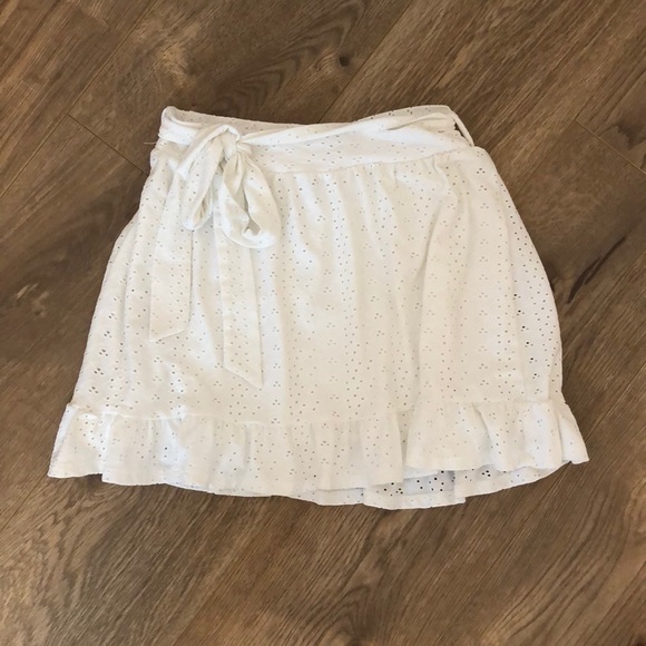 🤍Princess Polly Mini Skirt - Picture 3 of 3